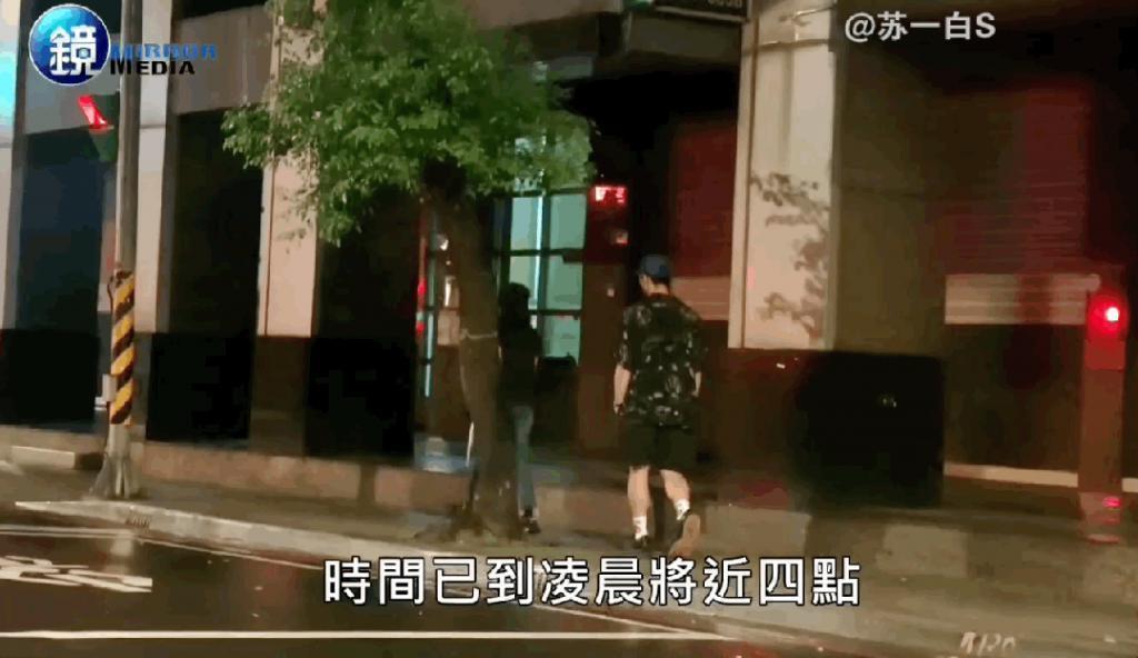 欧弟离婚两年，酒后抱柱温存，美艳前妻两度“姐弟恋”……
