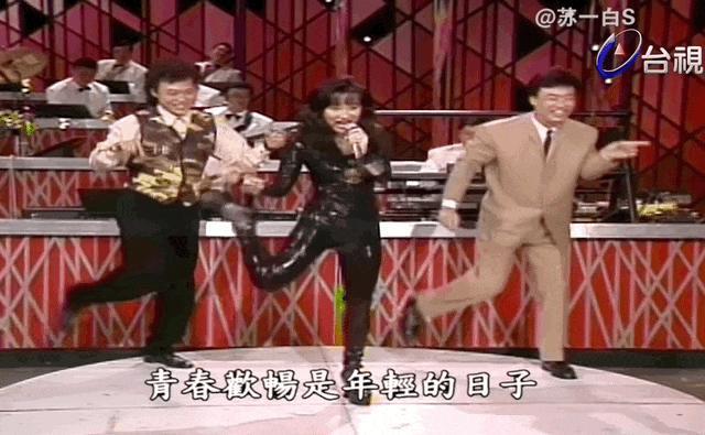 欧弟离婚两年，酒后抱柱温存，美艳前妻两度“姐弟恋”……