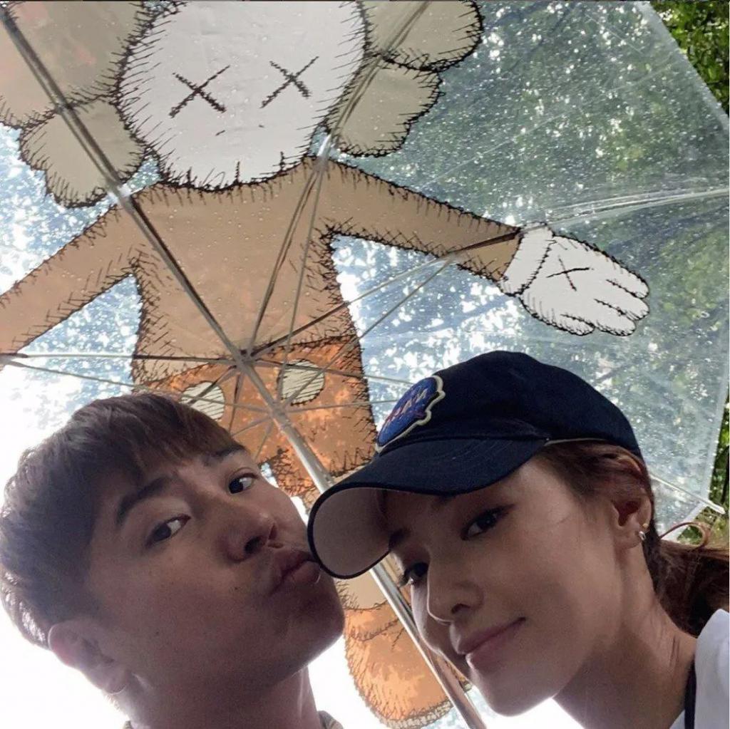 欧弟离婚两年，酒后抱柱温存，美艳前妻两度“姐弟恋”……