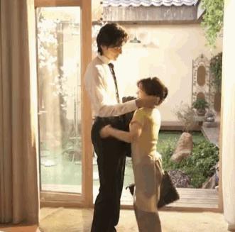 靠“擦边镜头”吸引观众，这骂挨得冤吗？