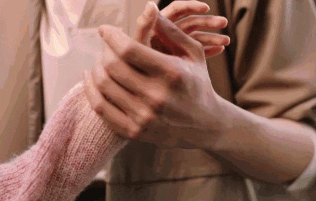 靠“擦边镜头”吸引观众，这骂挨得冤吗？