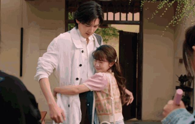 靠“擦边镜头”吸引观众，这骂挨得冤吗？