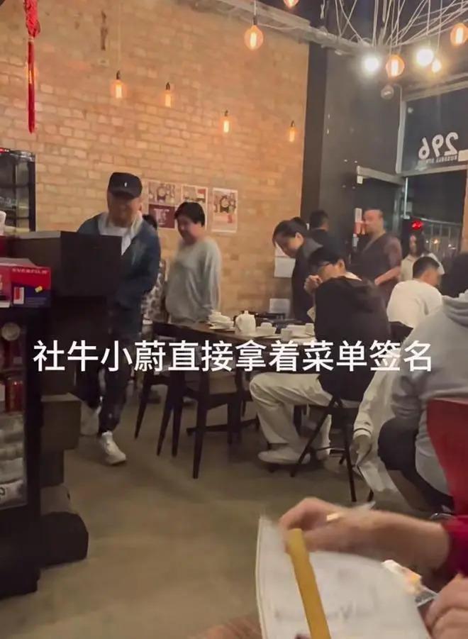 郭德纲现身墨尔本，王惠与小儿子均露面，一家三口罕同框