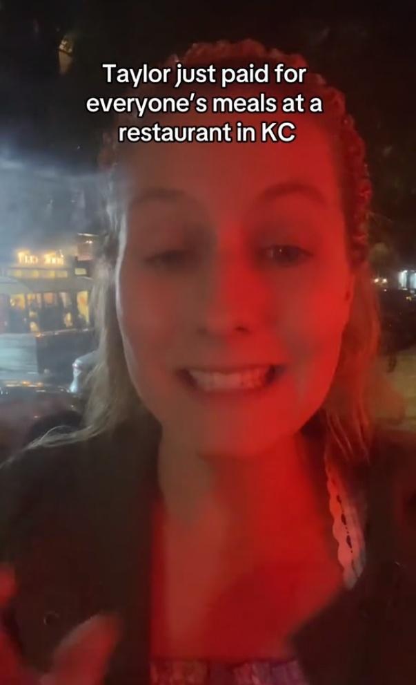 网友曝霉霉清场与男友约会 为当时餐厅顾客付清餐费