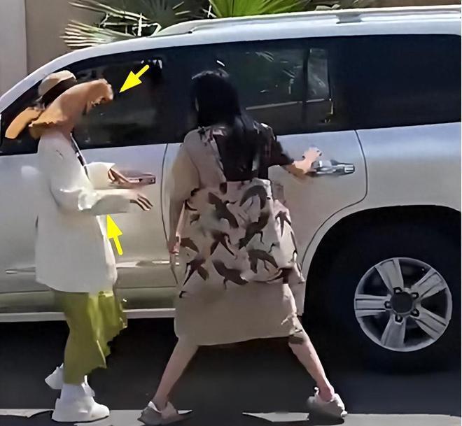 迪丽热巴时装周一身造型超10万,造型却被曝抄袭
