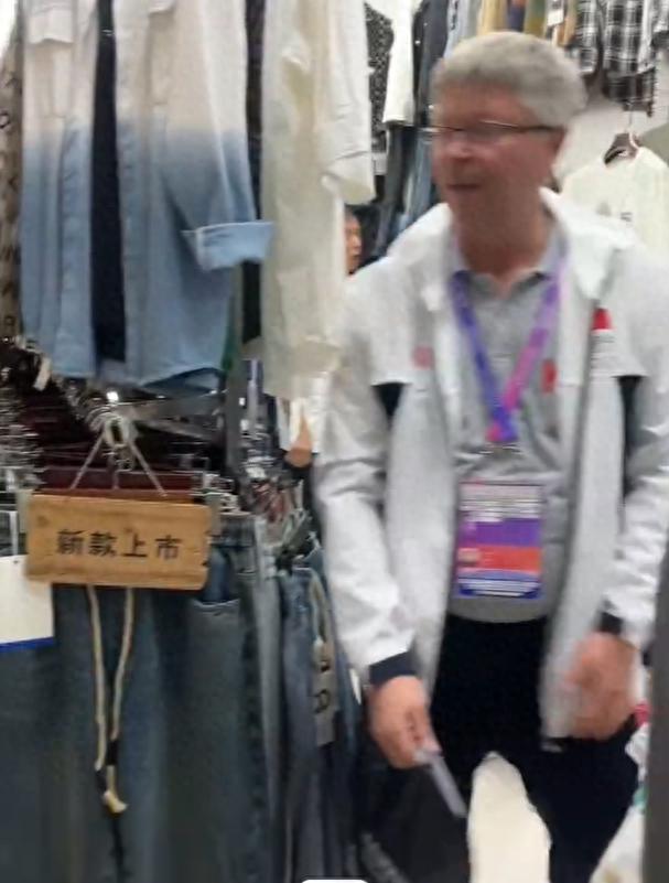 卡塔尔运动员杭州疯狂扫货，一个导购给6万小费，进店要求全包圆