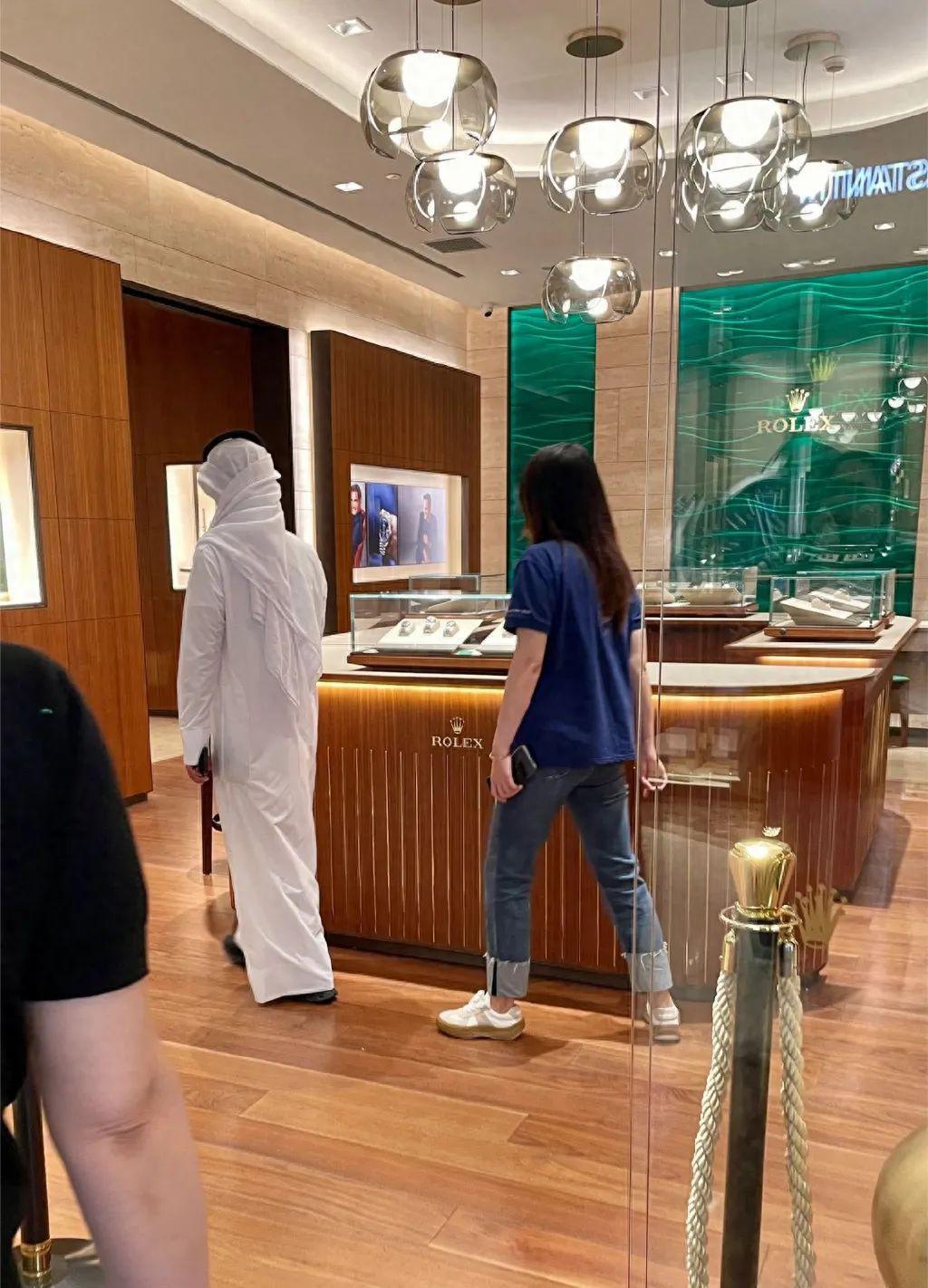 卡塔尔运动员杭州疯狂扫货，一个导购给6万小费，进店要求全包圆