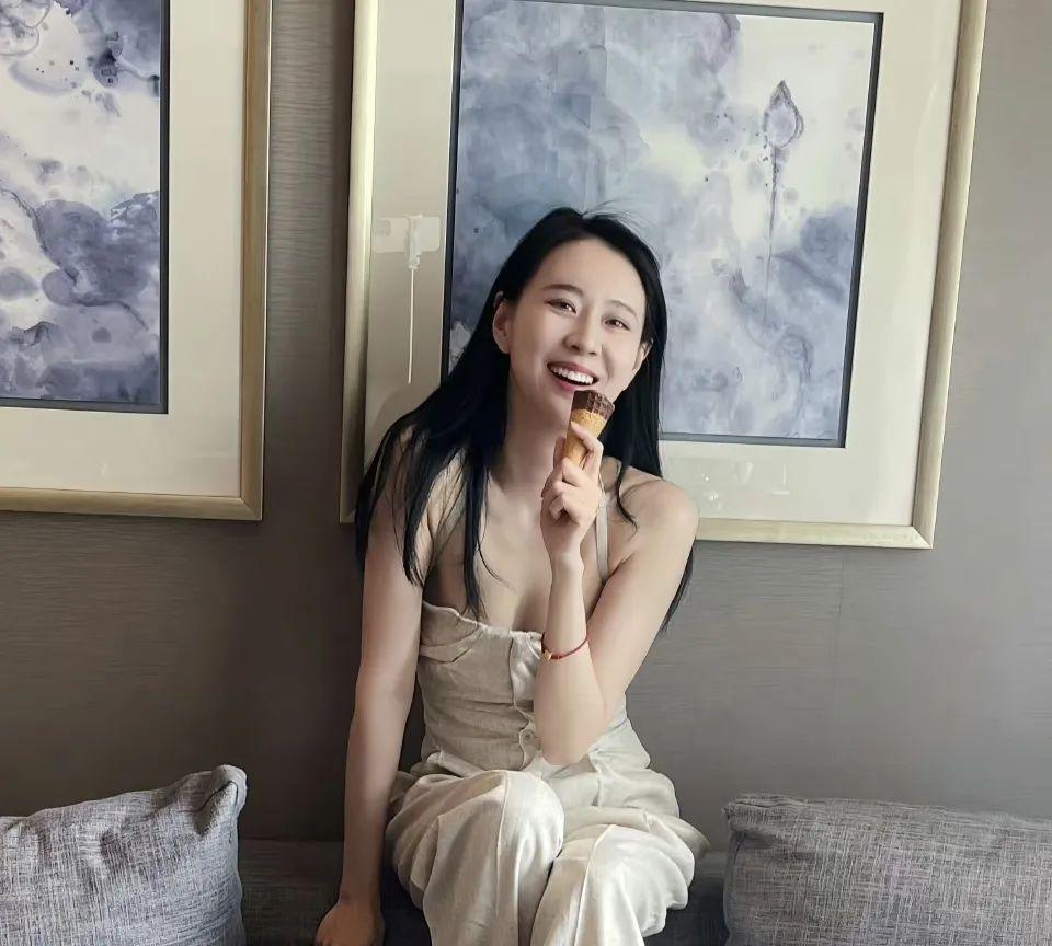 王乐君放飞自我，再谈片场受伤与粉丝互怼 ，难题到胡歌这边