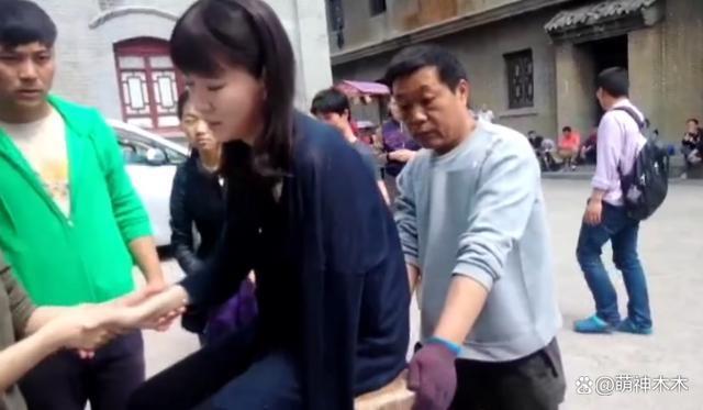 《伪装者》女主开撕胡歌！被撞断锁骨不让说，难忍被网暴十年