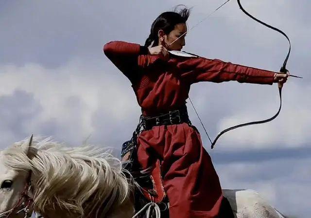 《封神》主角上杂志：于适很有型，娜然惊为天人！最大赢家是导演