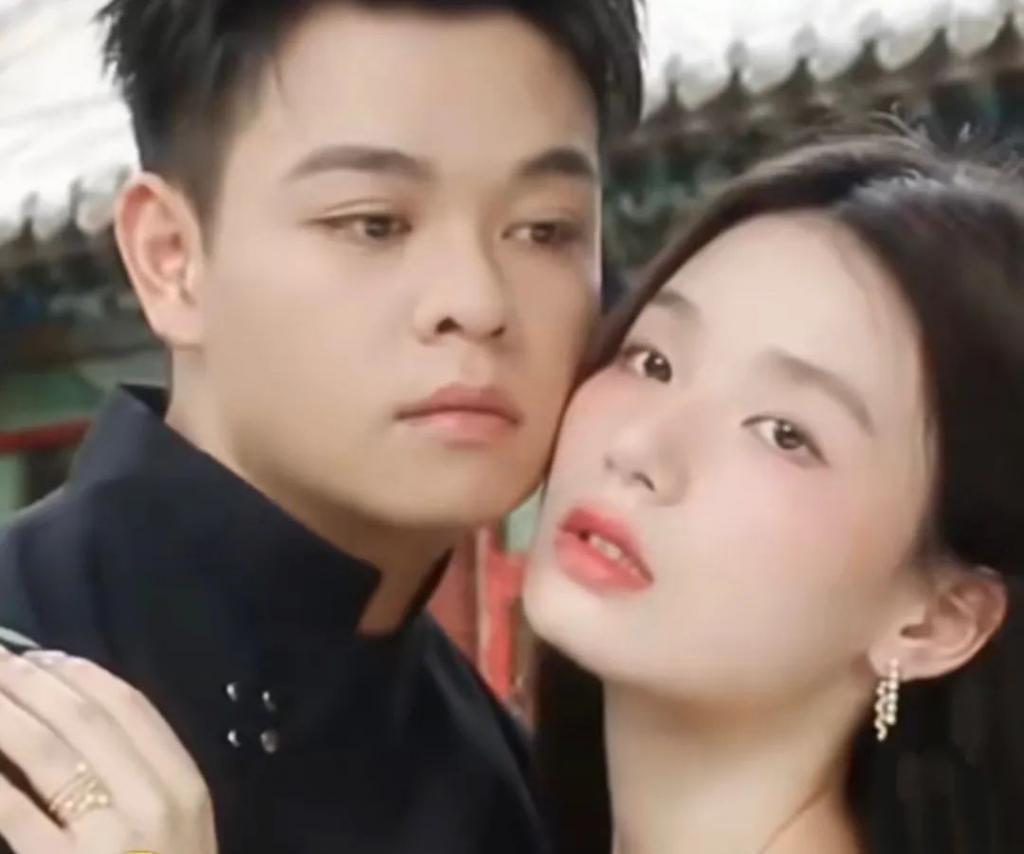这恋爱让她谈的，哎…