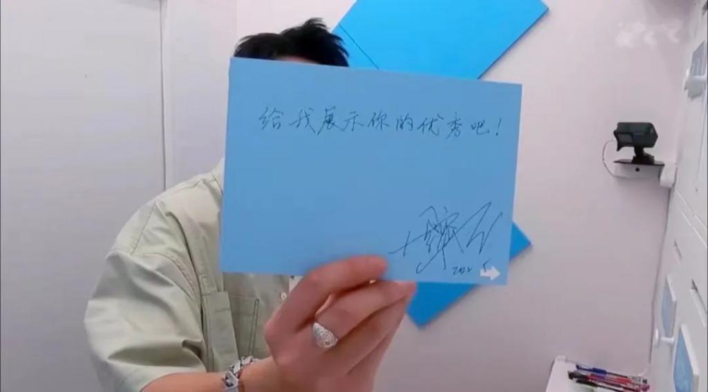 这恋爱让她谈的，哎…