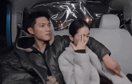 这恋爱让她谈的，哎…