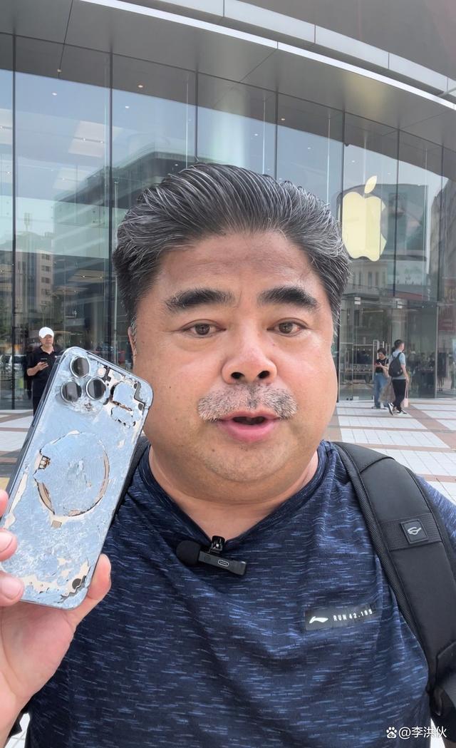 摔个苹果手机，刘金流量到手了，北京的新闻发布会宣布取消了