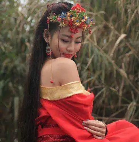 “美艳女星”和富二代的瓜