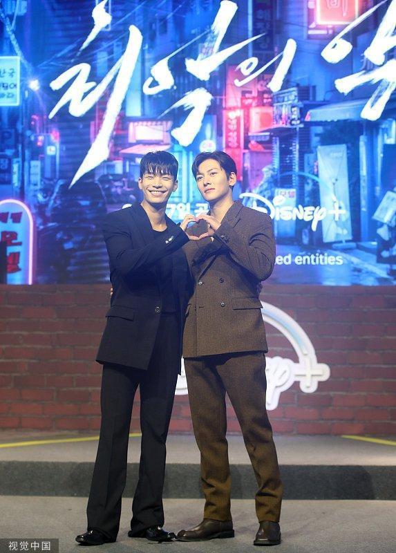 池昌旭韩世美等出席新剧发布会 朝镜头花式比爱心