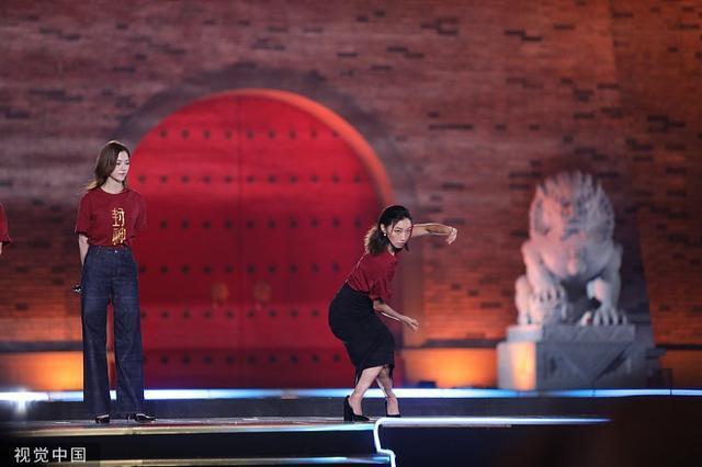 《封神第一部》那尔那茜娜然同框 与武亚凡展示武术动作