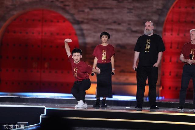 《封神第一部》那尔那茜娜然同框 与武亚凡展示武术动作