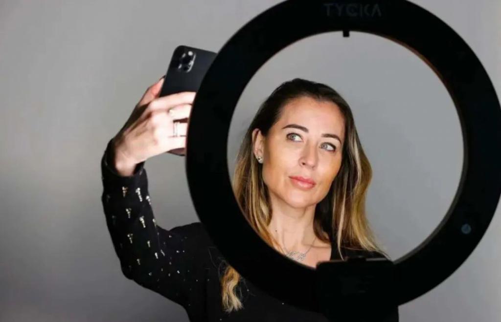 法国给“网红”立规矩：加滤镜须做标记、包含广告的内容须注明……