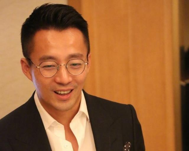 葛斯齐要求汪小菲出庭作证反击大S，对方反应惊慌大笑拒绝