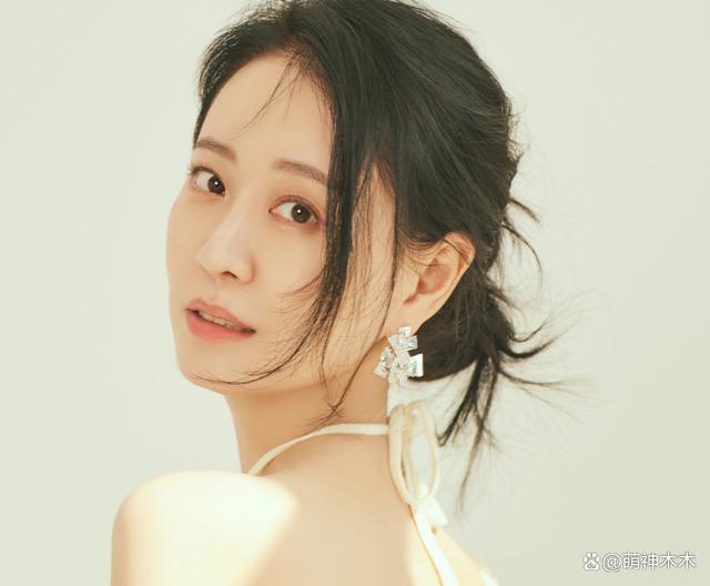 越演越烈！胡歌粉丝大骂王乐君，本人回怼内涵胡歌票房扑街