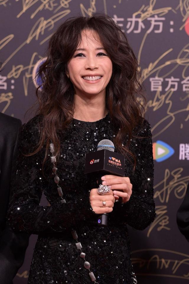 2023微博音乐盛典举行 莫文蔚王嘉尔等亮相红毯星光熠熠