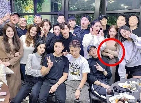 逼婚决裂才2月又有新欢，旧爱崩溃街头爆哭？