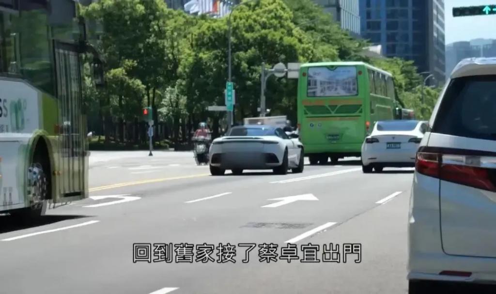 逼婚决裂才2月又有新欢，旧爱崩溃街头爆哭？