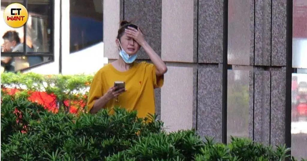 逼婚决裂才2月又有新欢，旧爱崩溃街头爆哭？