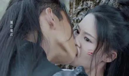 逼婚决裂才2月又有新欢，旧爱崩溃街头爆哭？