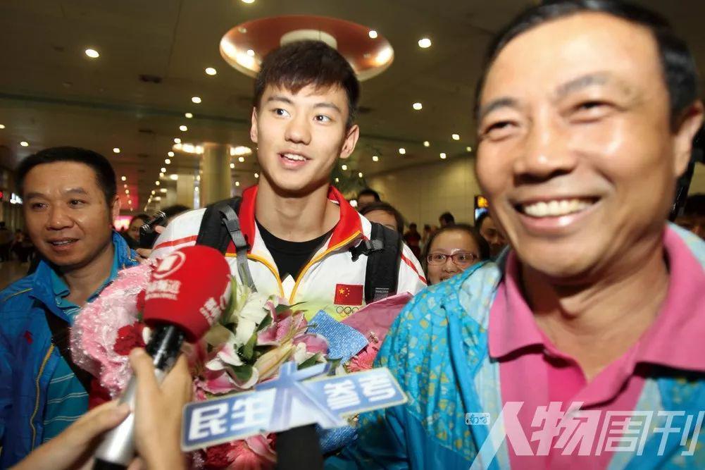 潘展乐夺冠，宁泽涛却冲上热搜，意气风发背后藏着已经陨落的飞鱼