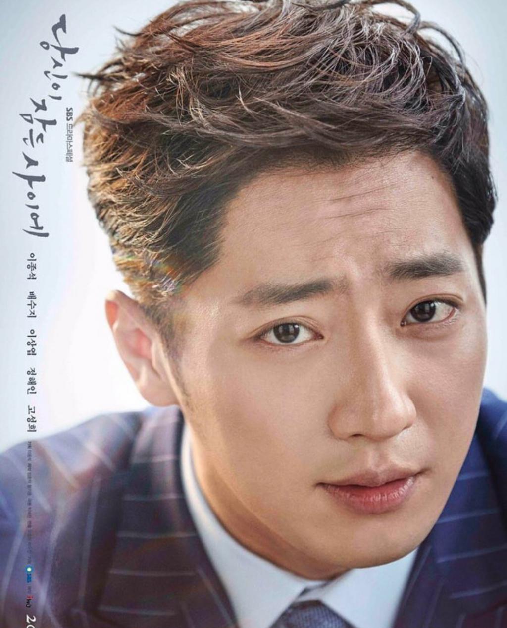 帅气男演员承认与圈外秘恋女友结婚！又一对CP be了！