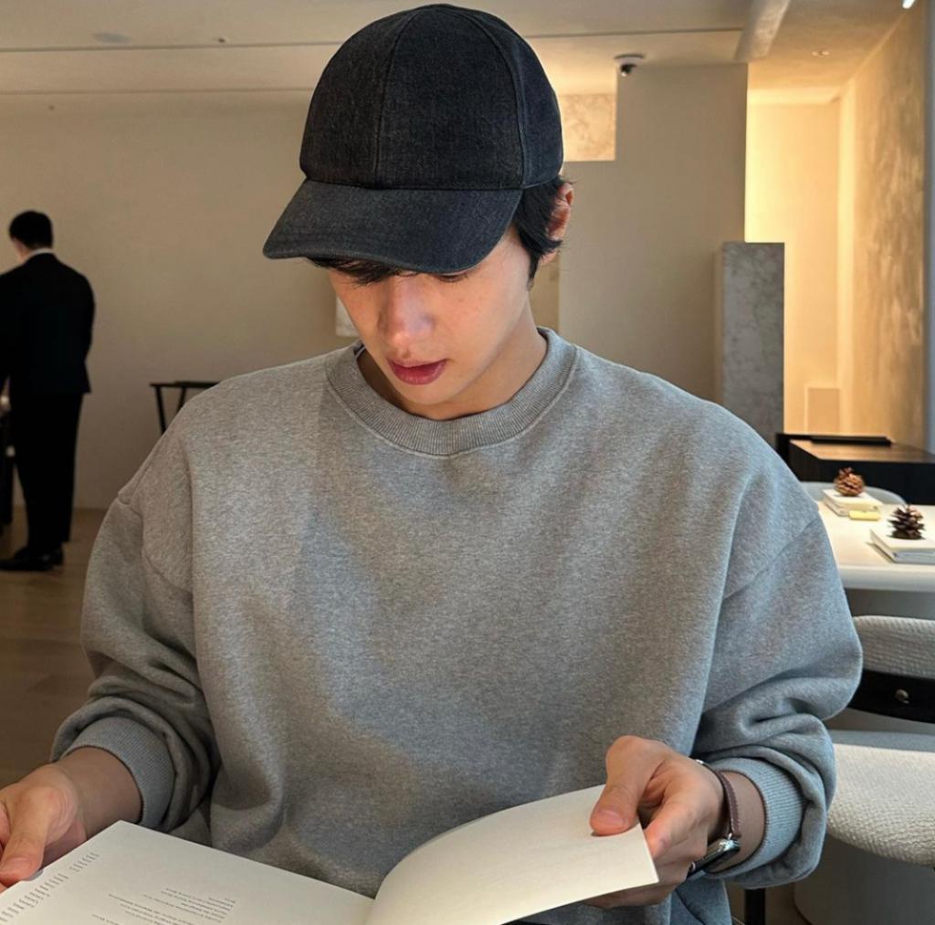 帅气男演员承认与圈外秘恋女友结婚！又一对CP be了！