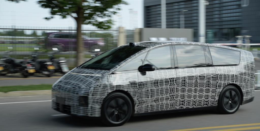 又大又丑的 MPV「保姆车」， 成了车企的新战场