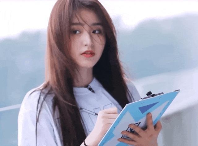 还记得《青春有你2》的金子涵吗？颜值回春啦？
