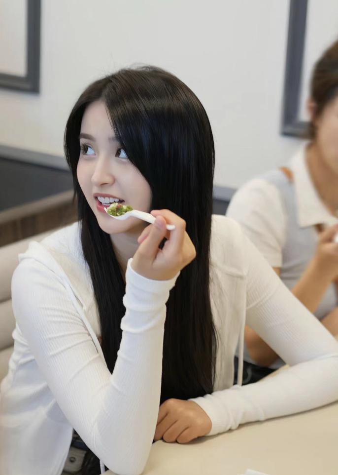 还记得《青春有你2》的金子涵吗？颜值回春啦？