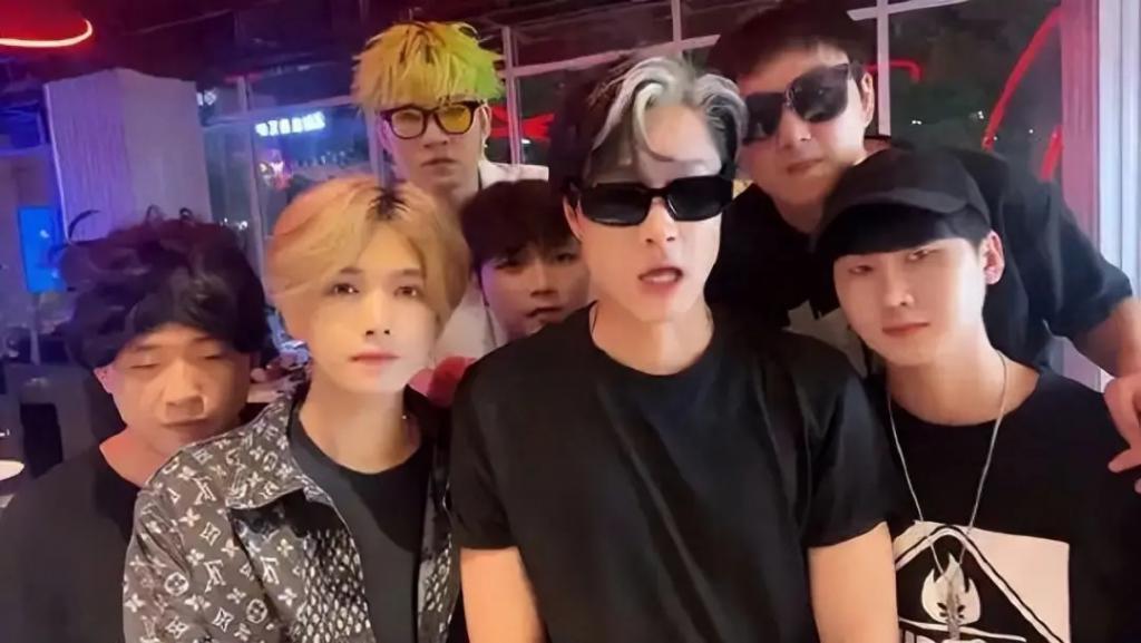 花千万买豪宅！网红蹭上“关晓桶”，前年还在电子厂打工？