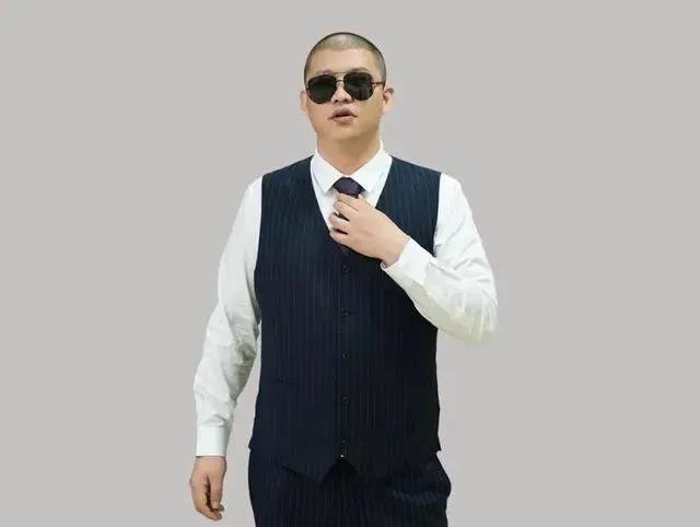 花千万买豪宅！网红蹭上“关晓桶”，前年还在电子厂打工？