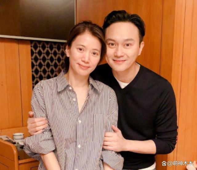 张智霖夫妇评论区沦陷！儿子做辱亚动作惹争议，网友要求回应道歉