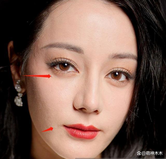 迪丽热巴时装周生图曝光！妆容老气显沧桑，还遭品牌方差别对待