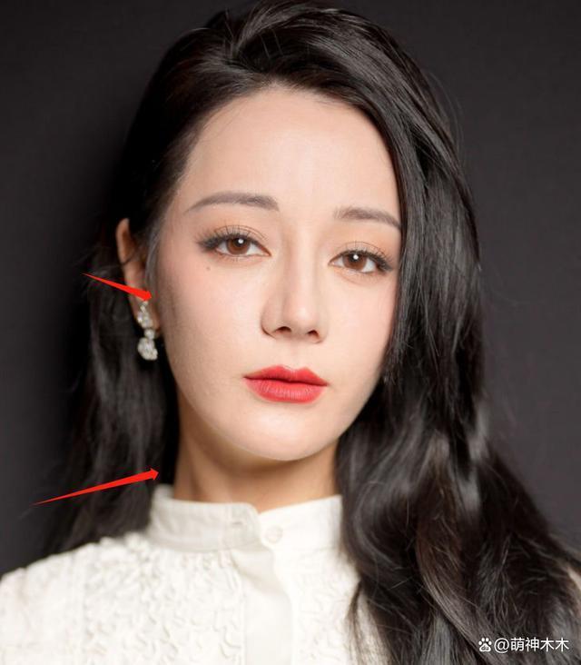 迪丽热巴时装周生图曝光！妆容老气显沧桑，还遭品牌方差别对待