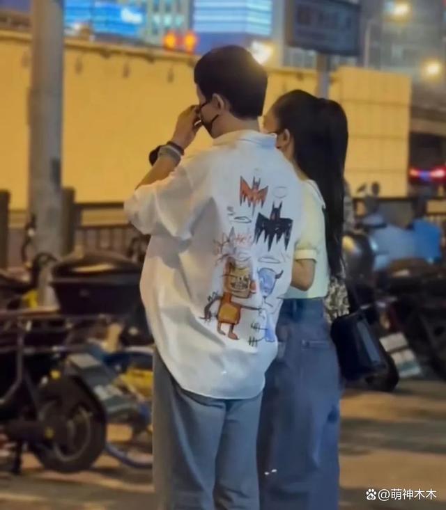 张杰发文庆祝结婚12周年！与谢娜亲密合照，两人越来越有夫妻相