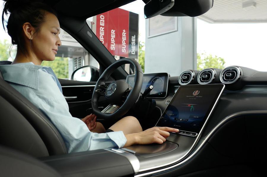 奔驰推出指纹支付系统，可在车内直接支付燃油费