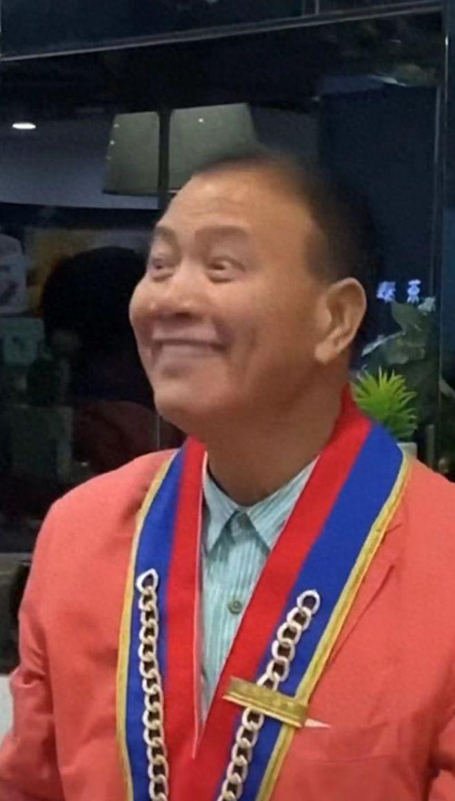 66岁万梓良定居湖南小县城！与妻子下馆子秀恩爱