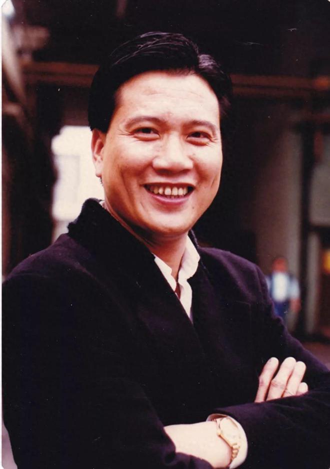 66岁万梓良定居湖南小县城！与妻子下馆子秀恩爱