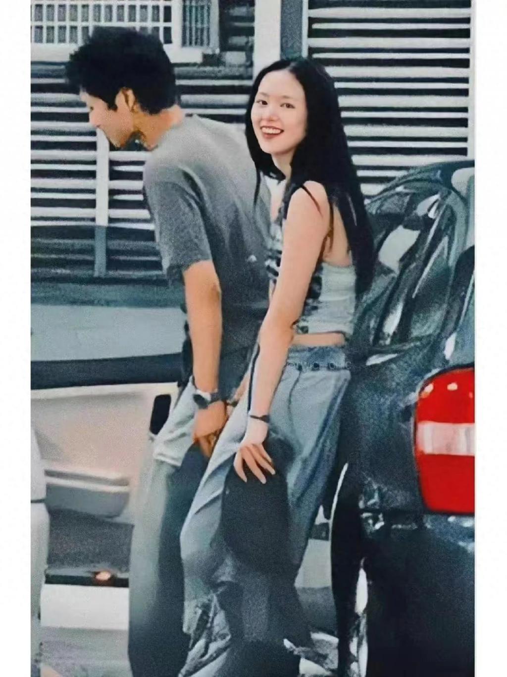 霍启山和父兄围观女子游泳赛，众网友调侃他挑媳妇，忙牵线张雨霏