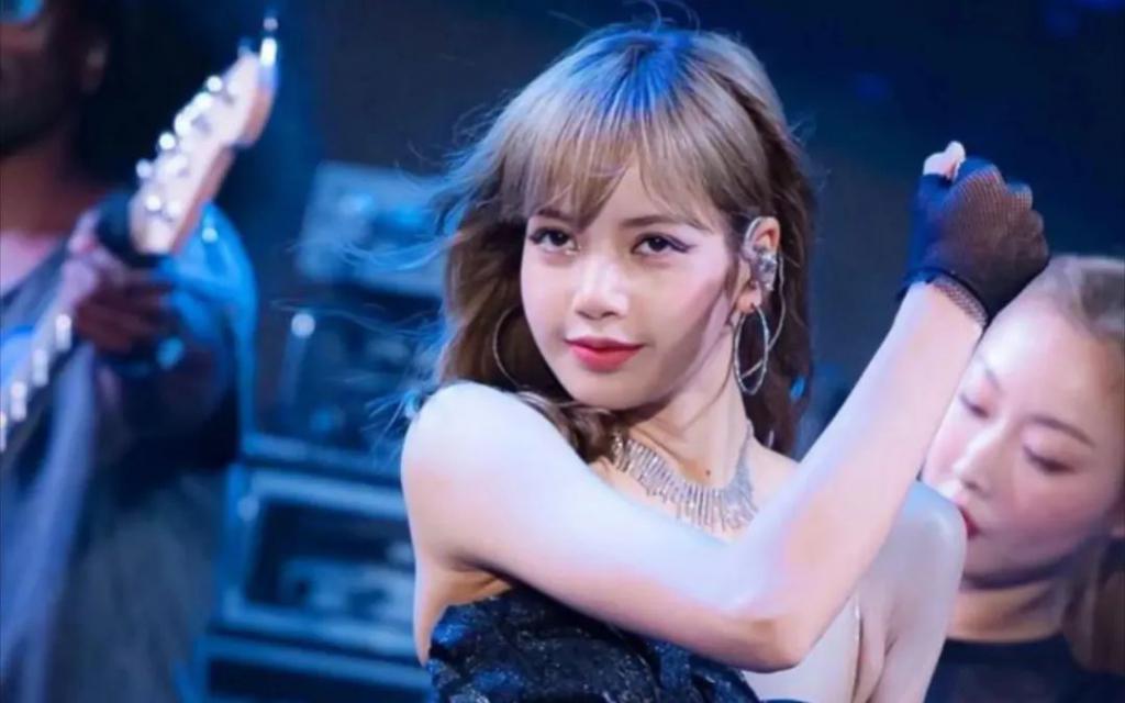 亚洲第一位脱衣舞爱豆，为嫁入豪门她也是拼了？