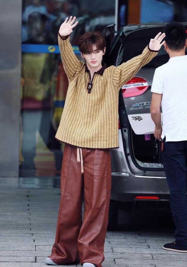 《你好星期六》上班路透 丁程鑫丞磊田嘉瑞等现身活力满满