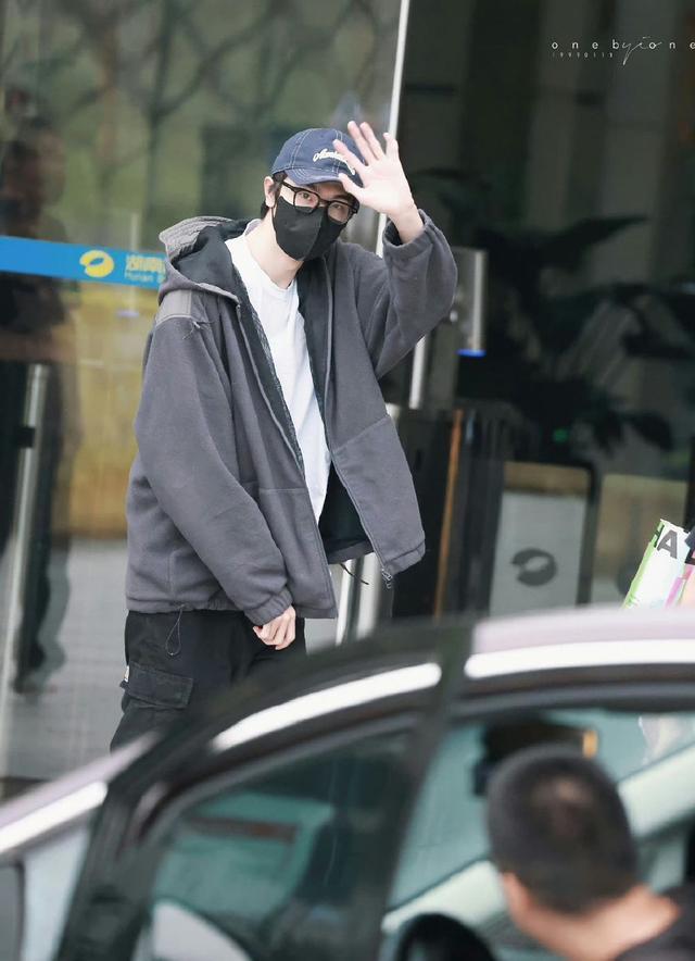 《你好星期六》上班路透 丁程鑫丞磊田嘉瑞等现身活力满满