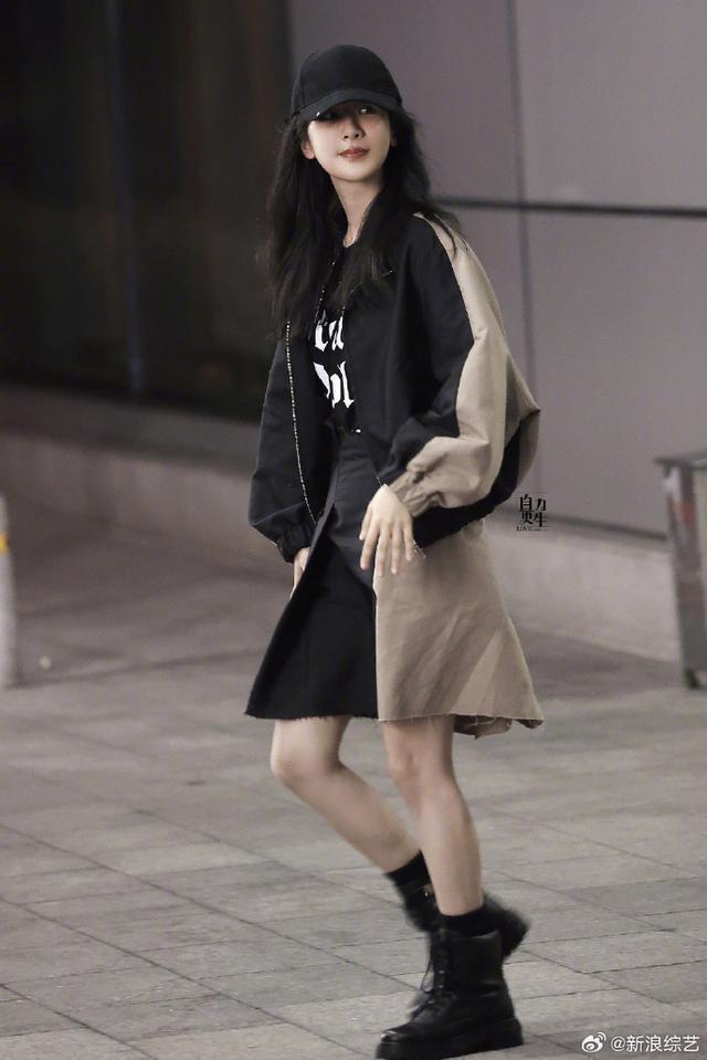 杨紫录制《我们的美好生活》路透释出 穿短裙露细直美腿